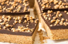 Satisfy Your Sweet Tooth With These Chocolate and Peanut Butter Bar Recipes