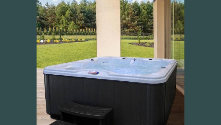 Roomy Jacuzzi